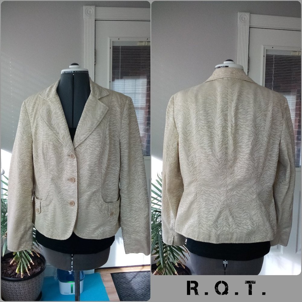 RQT Fitted Blazer - Cream Zebra Pattern